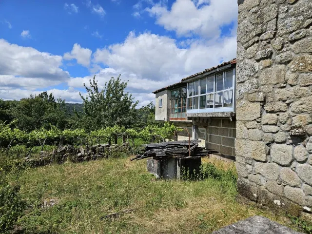 !!! SE VENDE CASA CON 2500 M2 DE TERRENO EN NOGUEIRA DE RAMU
