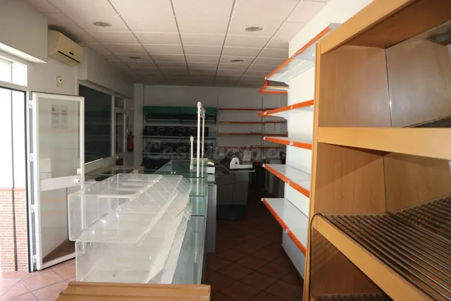 Local comercial 60m² en venta - Albolafia - foto 5