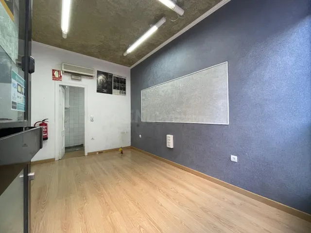 SE ALQUILA LOCAL EN CALLE ANCHA — 5