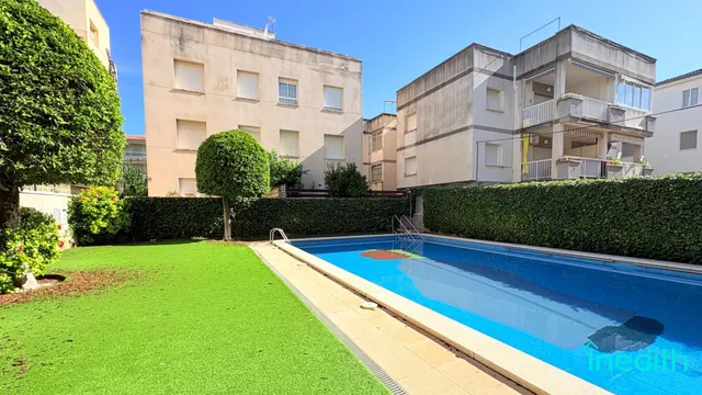 A 50 metros de la playa, Piso impecable con terraza, vistas , parking, trastero y piscina — 39