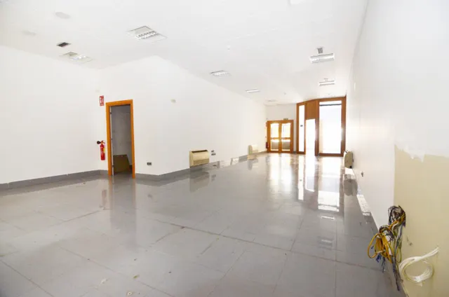 Urbis te ofrece un local en alquiler en zona Centro, Salamanca. — 12
