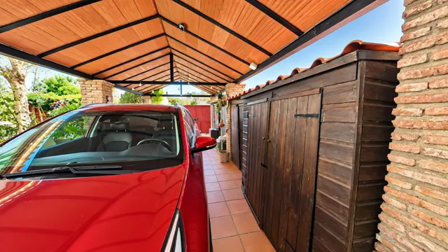 Chalet urbano reformado con piscina, placas solares y todas las comodidades — 16