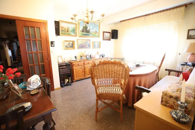 SE VENDE PISO DE 3 DORMITORIOS, SALÓN COMEDOR, COCINA INDEPE - foto 2
