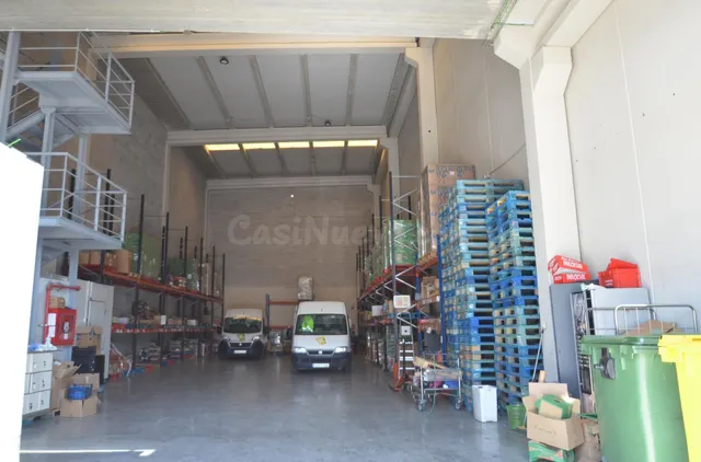 Nave esquinera en alquiler en zona industrial de Vilanova i  - foto 4