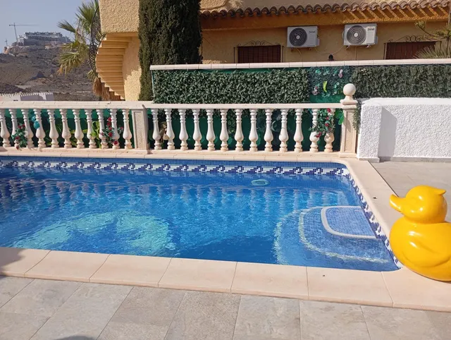 Edificio con 6 apartamentos, con piscina propia y una parcela de 550m zona geraneos — 11