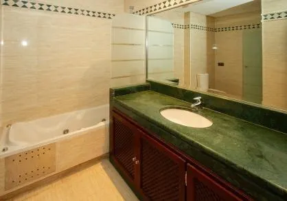 Exclusivo bajo con vistas panorámicas al mar y club de golf privado en La Mairena (El Soto) — 15