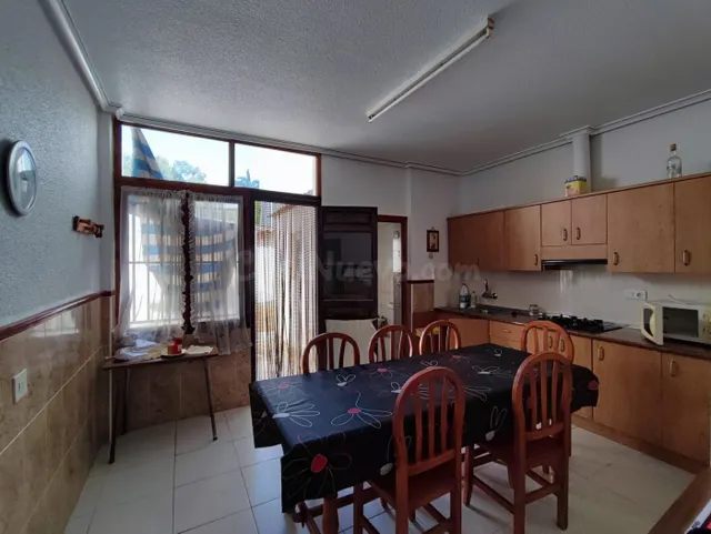 Se vende terreno para edificar con casa independiente - foto 4