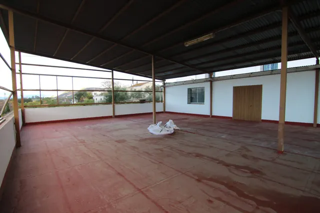 VILLA EN PIEGALLINA CON NAVE Y ALMACENES — 29