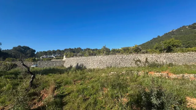 Parcela rústica edificable en entorno natural privilegiado — 3