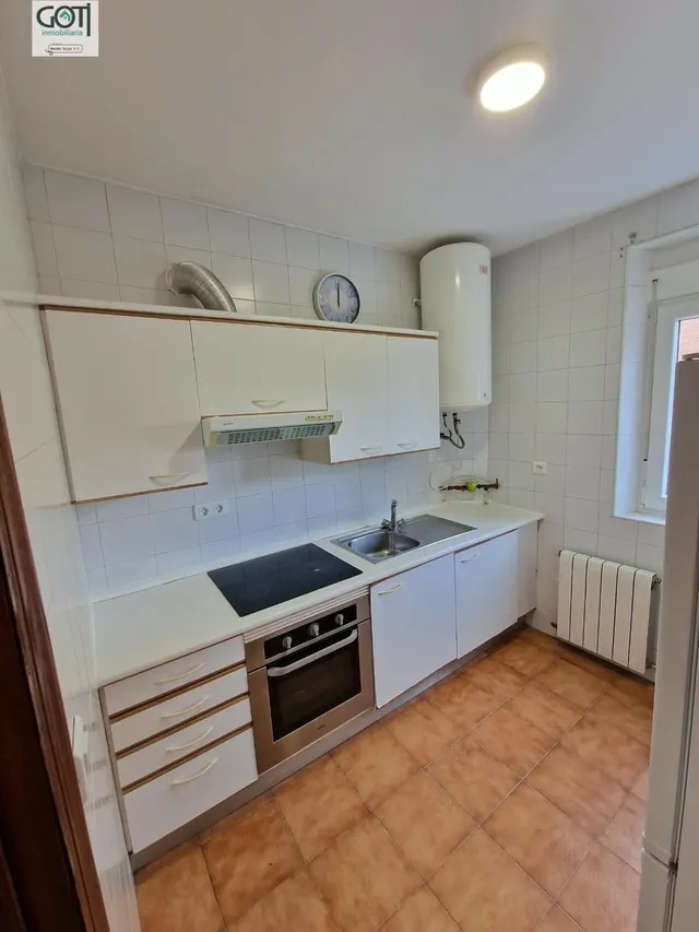 Amplio y Luminoso Piso en el Corazón de Granada por €900 — 22