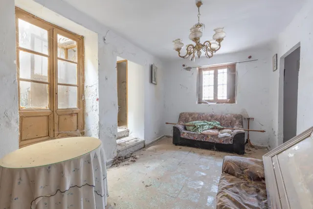 CASA PARA REFORMAR, MÁS TERRENO DE 250M2 — 8
