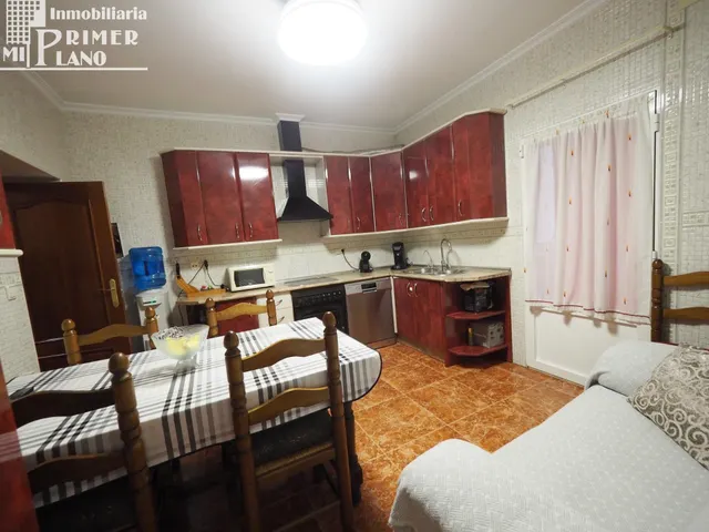 Amplia Casa en Venta con Excelentes Conexiones y Comodidades en Tomelloso — 9