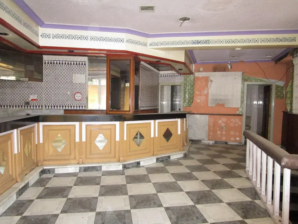 Urbis te ofrece un local comercial en zona Vidal, Salamanca.