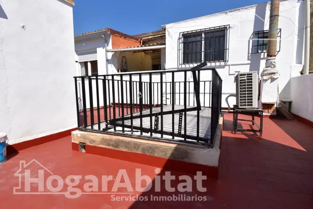 CASA REFORMA A ESTRENAR CON TERRAZA Y TRASTERO — 48