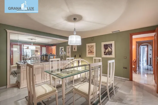 EXCLUSIVO PISO CON JARDÍN PRIVATIVO EN UNA DE LAS MEJORES URBANIZACIONES DE GRANADA — 24