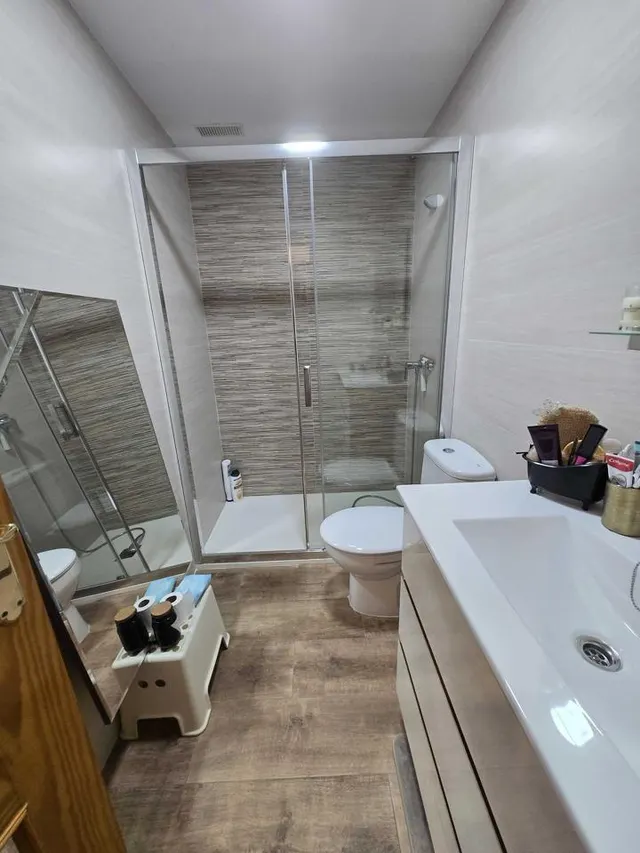 Apartamento reformado con terraza, Alicante, Torrevieja. 2 habitaciones, 63 m2, 900 metros del mar — 12
