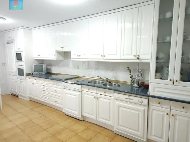 OPORTUNIDAD ESPECTACULAR CASA DE 424M2 ZONA CENTRO - foto 3