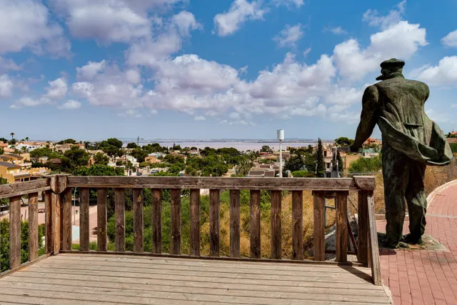 Bungalow con 2 jardines, garaje y piscina comunitaria en Torrevieja, los balcones — 28