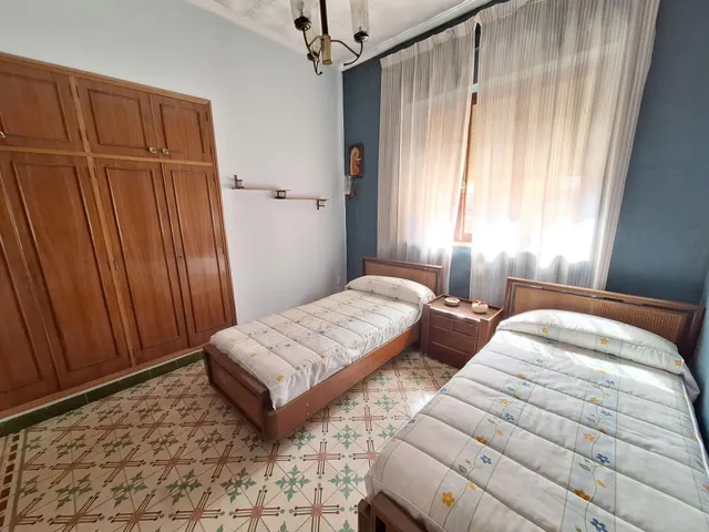 Casa modernista de 218 m2, en parcela de 518 m2, con jardín y garaje para varios vehículos en el centro de Monóvar — 31