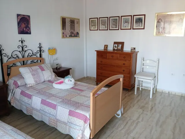 VIVIENDA INDEPENDIENTE CON TERRENO — 49