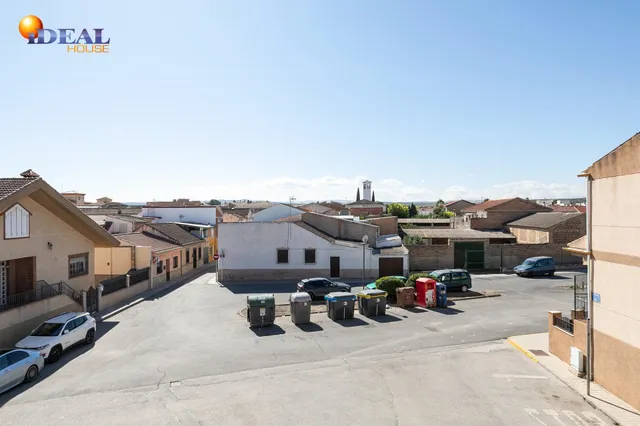 *  ¡Casa pareada con patio privado en Cijuela! Granada — 28