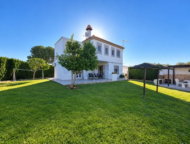 CHALET INDEPENDIENDIENTE EN PARCELA DE 1.450 M2, PISCINA Y A - foto 2