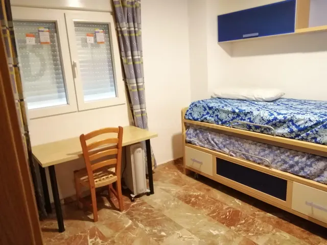 SE ALQUILA PISO EN CAMINO DE RONDA IDEAL PARA ESTUDIANTES - foto 5