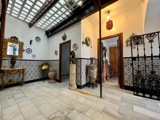 C. EXCLUSIVA CASA EN LA JUDERÍA A 5 MINUTOS DE LA MEZQUITA-CATEDRAL CON GARAJE Y ASCENSOR — 6