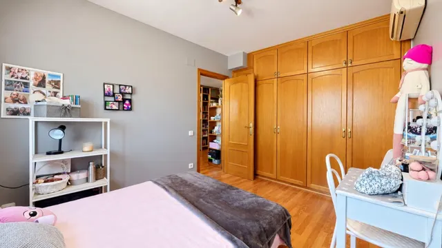 Ático dúplex de 5 dormitorios en el corazón de Valls con garaje privado y piscina — 34