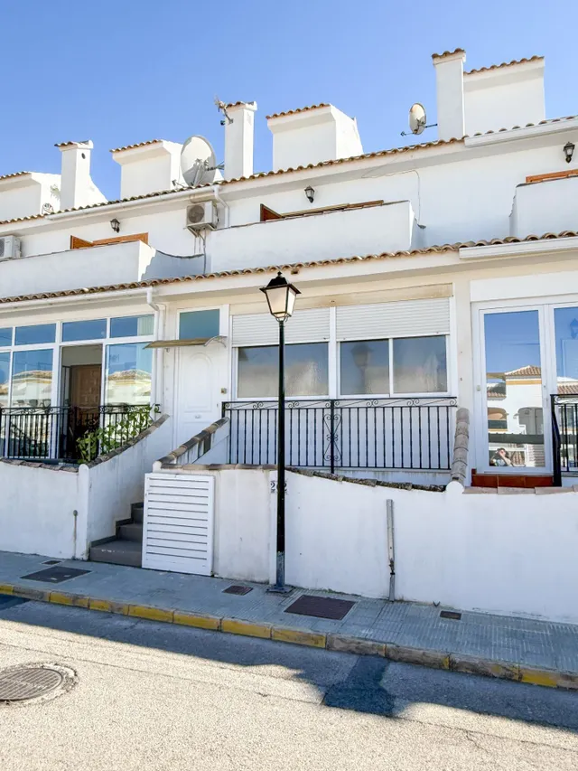 Adosado con terraza y sótano — 41