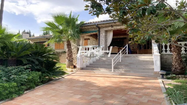 Sensacional villa en urbanización Santa Bárbara. / HH Asesores inmobiliarios. — 18