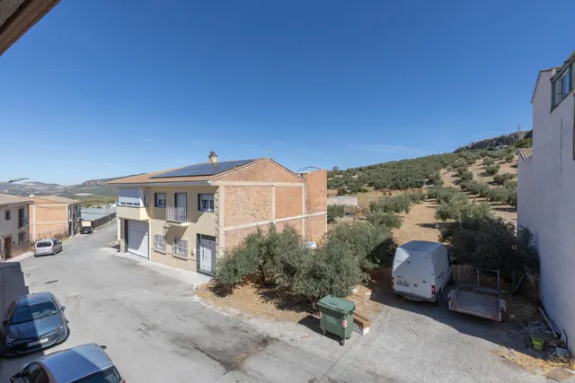 Amplio Adosado en el Corazón de Alcalá la Real con Vistas al Castillo — 28