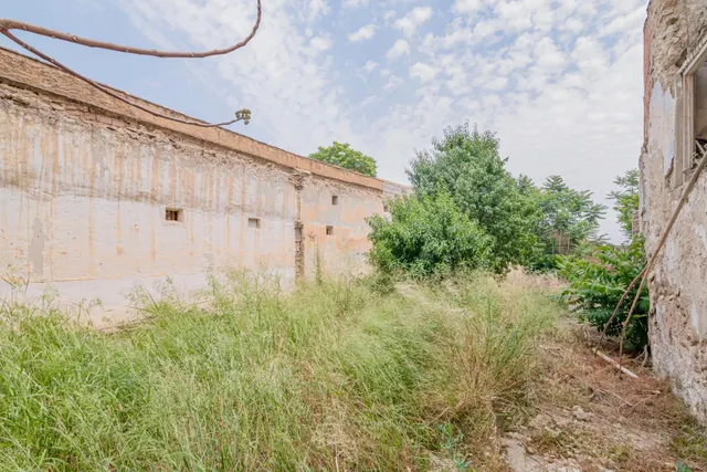 Oportunidad de inversión en el centro de Baza: solar urbano con salida a dos calles — 28