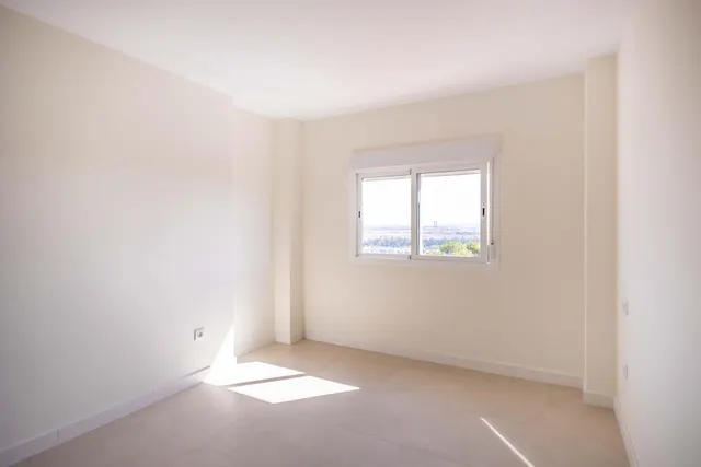 Piso reformado con espectaculares vistas de Sevilla, piscina y garaje doble en Mairena del Aljarafe — 47