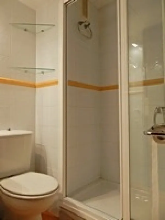 Piso de 4 habitaciones, 2 baños, salón, cocina y terraza. — 2