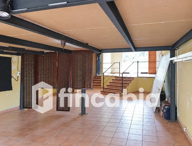 Casa para reformar con patio, balcones y local en Breda — 29