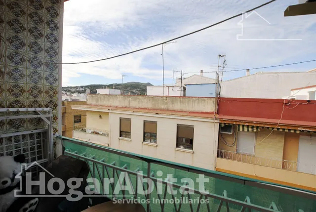 ¡gran oportunidad! muy amplio de 4 dormitorios, con balcón junto av beniopa — 26