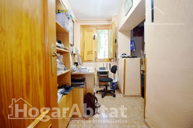 CHALET SEMINUEVO CON PISCINA, GARAJE, JARDIN Y TERRAZA — 37