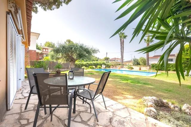 Casa de una sola planta de tres 4 habitaciones con piscina y - foto 5