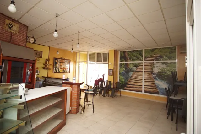 EN VENTA LOCAL COMERCIAL EN LA LLAGOSTA!!