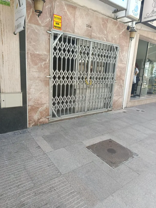 LOCAL COMERCIAL EN AVENIDA SALOBREÑA, MOTRIL - foto 2