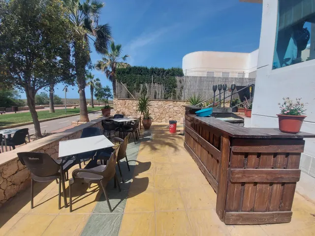 Local comercial de alquiler en Almerimar en 1ª línea de play - foto 4