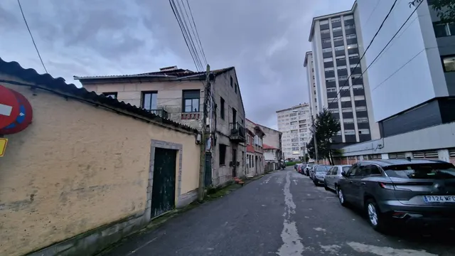 Venta de 6 Pisos + 2 Casas en Calle Esturans Vigo (Pontevedr - foto 4