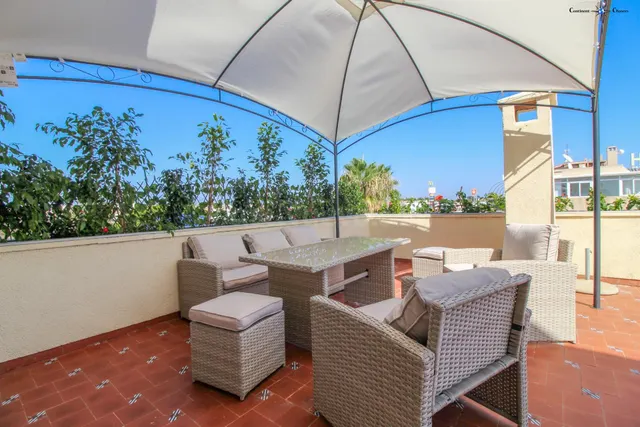 Impresionante ático con vistas al mar y amplia terraza – Pun