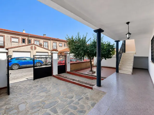 Una casa para toda la familia, con patio, garaje y lista par - foto 3