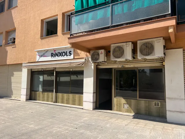 DESTACABLE Y PECULIAR LOCAL en VENTA o ALQUILER en Martorell. — 8