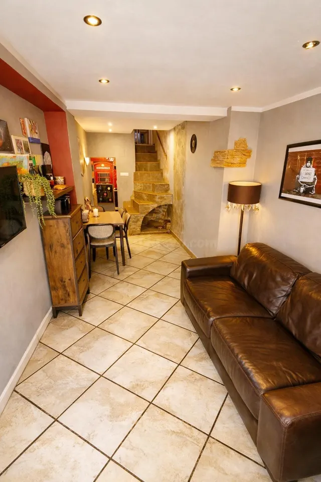 Casa de pueblo reformada con encanto en pleno centro de Parc - foto 2