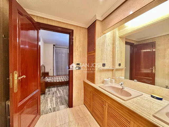 SE VENDE CASA CON PISCINA EN GLORIETA DE NOVELDA. — 6