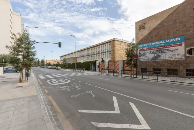 Piso con terraza y gran potencial junto a Camino de Ronda — 36