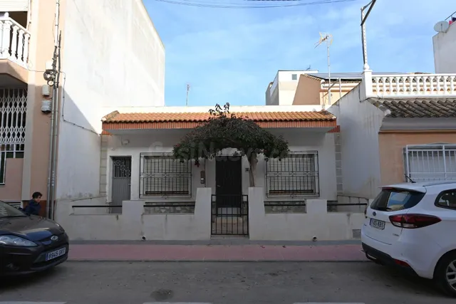 Se vende planta baja de 3 habitaciones y un aseo en el centr